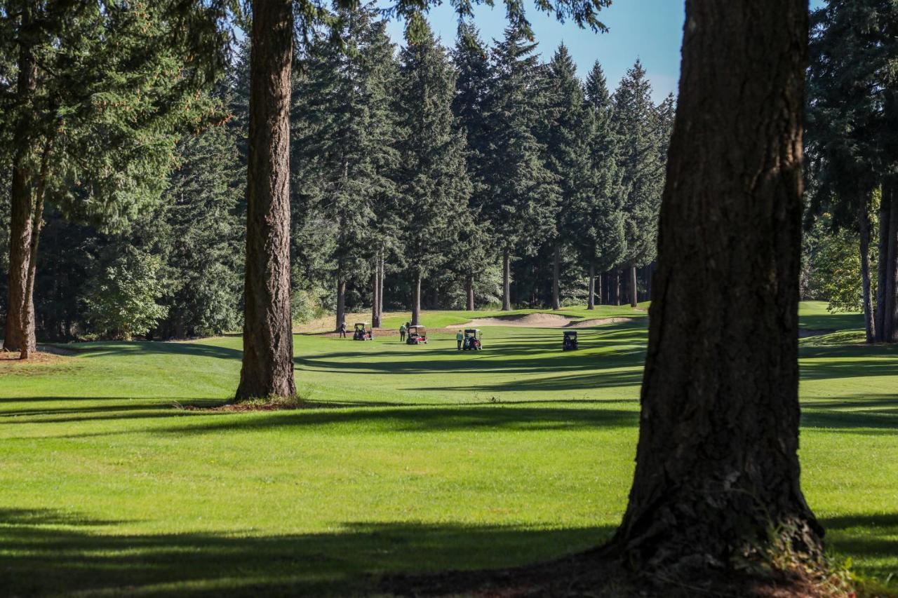 Crown Isle & Golf Community Resort